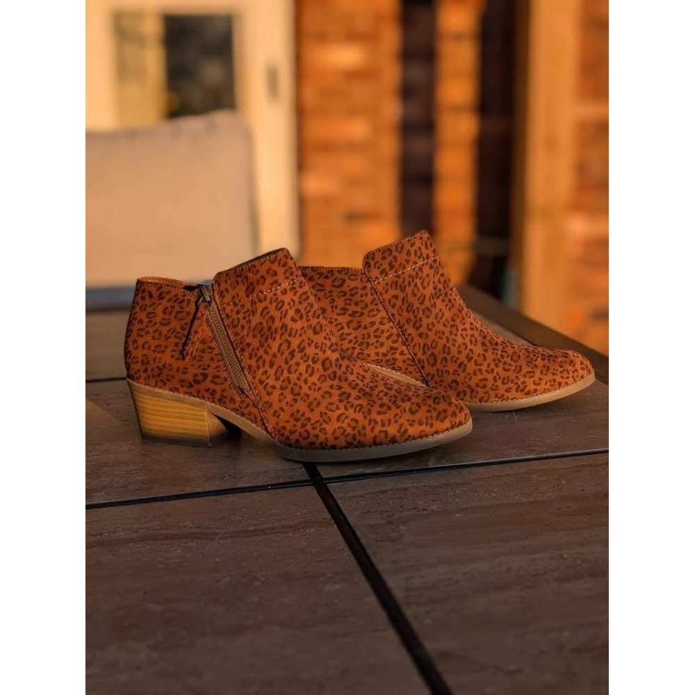 Time and Tru Leopard Print Ankle Boots‎ Women's Size 10 Brown Booties Low Heel
